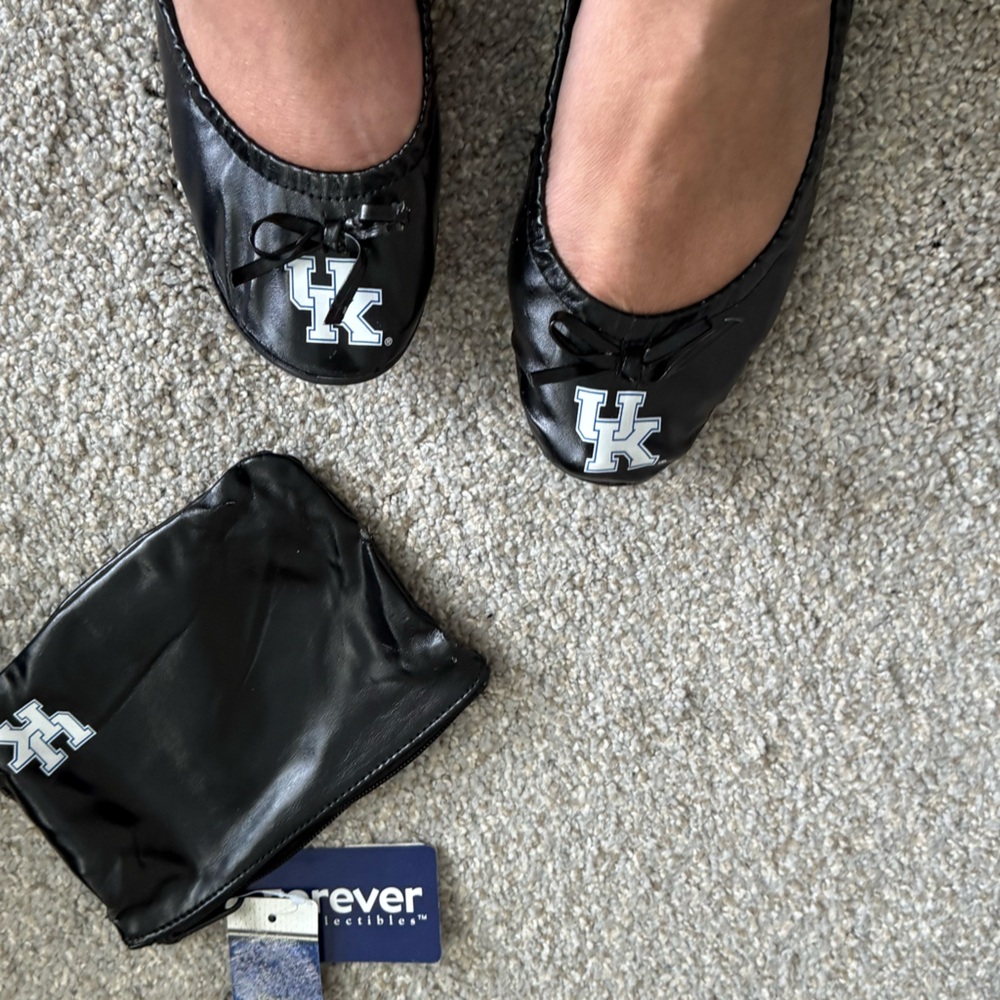 NWT Forever Collectibles University of Kentucky Ballet Flats with Storage Pouch